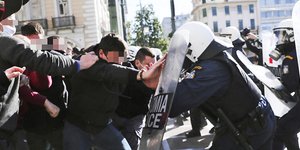 Ενταση προπύλαια ματ με φοιτητές