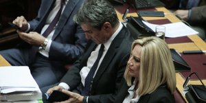 Γεννηματά και Λοβέρδος στη Βουλή