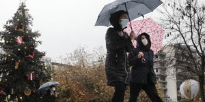 Με ομπρέλες στο κέντρο της Αθήνας