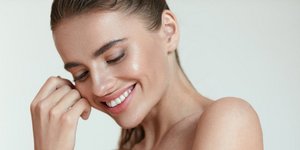 Γυναίκα χαμογελάει