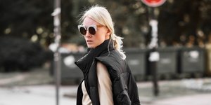 γυναίκα με παλτό στην εβδομάδα μόδας