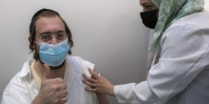 Το Ισραήλ ξεκίνησε την χορήγηση της δεύτερης δόσης του εμβολίου της Pfizer