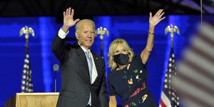 Η Τζιλ Μπάιντεν με φόρεμα Oscar de la Renta