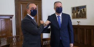 Παραλαβη-παραδοση στο ΥΜΑΘ