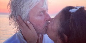 Το τρυφερό φιλί της Κάθριν Ζέτα Τζόουνς και του Μάικλ Ντάγκλας