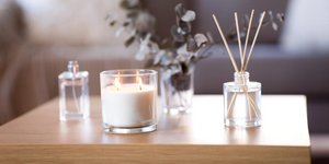 Κερί πάνω στο τραπέζι 