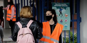 κορωνοϊός θερμομέτρηση σε σχολείο