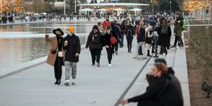 βολτα διπλα στο καναλι