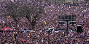 ΗΠΑ: Υποστηρικτές του Ντόναλντ Τραμπ «πλημμύρισαν» του δρόμους της Ουάσιγκτον