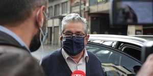Δημήτρης Κουτσούμπας με ζακετα