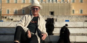 Ο Λάκης Γαβαλάς στο Σύνταγμα