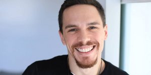 Ο Λευτέρης Πετρούνιας είναι χαζομπαμπάς – Δείτε τον μέσα στο πάρκο της κόρης του