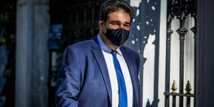 Θοδωρής Λιβάνιος περπαταει μασκα