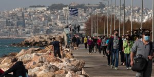 Βόλτα στην παραλία του Αλίμου εν μέσω lockdown