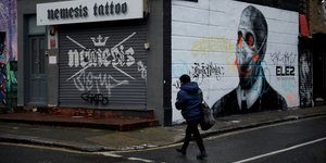 Άνδρας στο Λονδίνο εν μέσω νέου Lockdown για τον κορωνοϊό