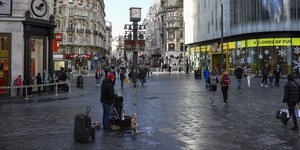 πεζοδρομος καταστηματα