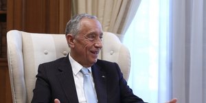 Ο Μαρσέλου Ρεμπέλου ντε Σόουζα στην πολυθρόνα του Μεγάρου Μαξίμου