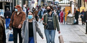 Κορωνοϊός πολίτες σε καταστήματα