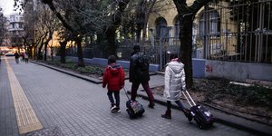 μαθητες τσαντες τρολει