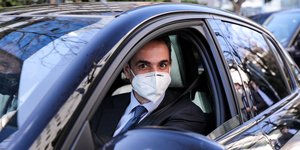 Ο Κυριάκος Μητσοτάκης με ηλεκτρικό αυτοκίνητο