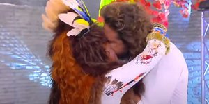 Το φιλί στο στόμα του Νάσου Παπαργυρόπουλου με τη Βάνια