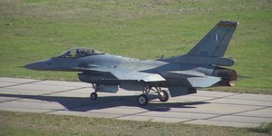 Παρθενική πτήση για το πρώτο αναβαθμισμένο F-16