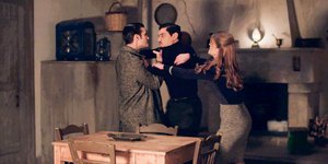 Ο Νικηφόρος καβγαδίζει με τον Τάκη στο σπίτι των αδερφών Σταμίρη στις «Άγριες Μέλισσες»