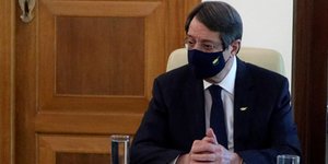 Ο Νίκος Αναστασιάδης με μάσκα