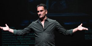 Ο ηθοποιός Νίκος Ψαρράς επί σκηνής