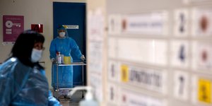 νοσοκόμε σε νοσοκομείο