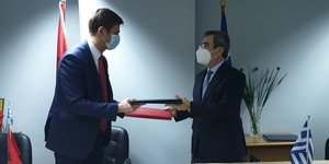 Ο Λ. Οικονόμου με τον Αλβανό ομόλογό του υπογράφουν τη συμφωνία για το Κέντρο Επαφής Αστυνομικής και Τελωνειακής Συνεργασίας Ελλάδας – Αλβανίας στην Κακαβιά
