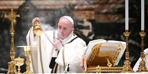 Ο Πάπας Φραγκίσκος εν ώρα λειτουργίας 