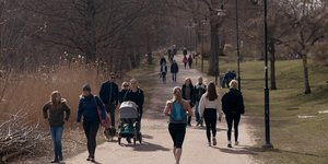 Πολίτες σε πάρκο της Σουηδίας