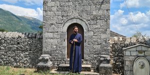 Ο πάτερ Αντώνιος από την Κιβωτό του Κόσμου