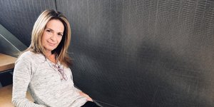 Πέγκυ Σταθακοπούλου: Στυλάτη εμφάνιση σε μετακίνηση 6