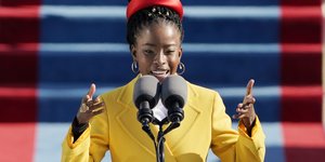 Η 22χρονη ποιήτρια Αμάντα Γκόρμαν