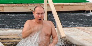 Ο Πούτιν βουτά για τα Θεοφάνια