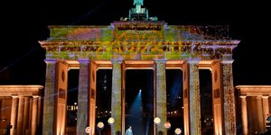 Η πύλη του Βραδεμβούργου στο Βερολίνο το βράδυ της αλλαγής του χρόνου