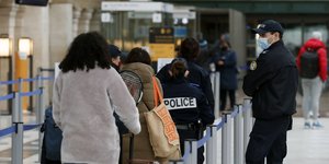 στη σειρα πλατες