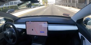 Tesla: Ταξίδευσε για 613 χιλιόμετρα δίχως να ακουμπήσει το τιμόνι