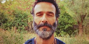 Θανάσης Ευθυμιάδης: Αψήφισε τον Λέανδρο και βγήκε στο χιόνι φορώντας το μαγιό του