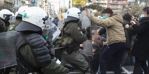 Επεισόδια στη Θεσσαλονίκη κατά τη διάρκεια διαδήλωσης φοιτητών