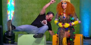 O floor manager της εκπομπής «Καλό Μεσημεράκι» πέφτει σε ζωντανή σύνδεση