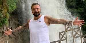 Τριαντάφυλλος στους καταρράκτες