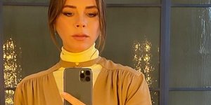 Η Βικτόρια Μπέκαμ με χρυσό πουκάμισο 