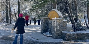 Κόσμος στο χιόνι