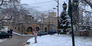 χιονια κοριτσακι ροζ