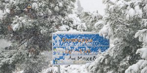 χιονισμενη ταμπέλα 