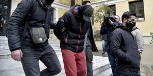 Ξυλοδαρμός σταθμάρχη μετρό: Υπό κράτηση μέχρι την Τρίτη οι δύο ανήλικοι