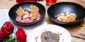 Αγιος Βαλεντίνος: Τα εστιατόρια που κάνουν ντελίβερι στο σπίτι